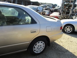 1997 TOYOTA CAMRY LE GOLD 2.2L AT Z15997